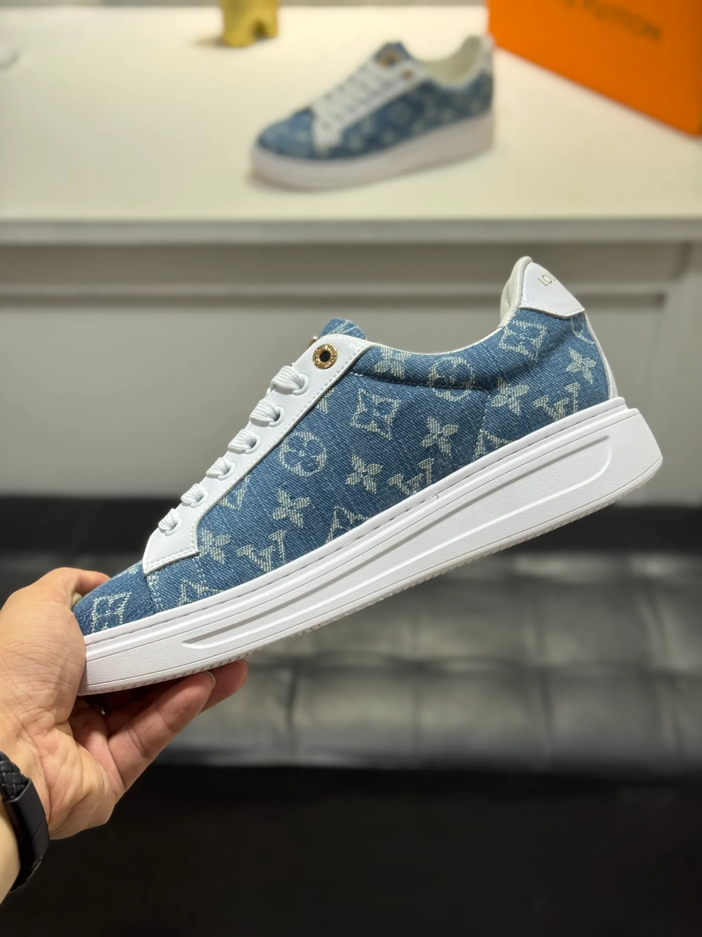 Men's shoes 💰400 [New style] 🐞🐞Top original order - LV [Louis Vuitton] counter new men's casual series! 🔥Globally limited edition💯The upper is made of cowhide with sheepskin lining➕Original rubber outsole, which is lighter and non-slip. Fashion focuses on trends, versatile and hot styles, simple yet tasteful! Exudes a fashionable and casual atmosphere, fashion is at your feet, and you are full of confidence! Multiple colors available. A must-have for fashionistas! Size: 38-44 (45 customized